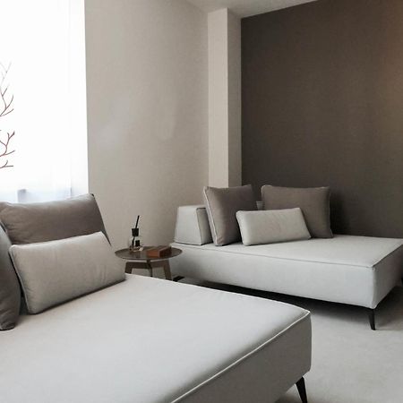 Vicolo Dei Signori Apartment Desenzano del Garda Bagian luar foto