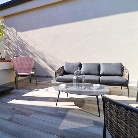 Vicolo Dei Signori Apartment Desenzano del Garda Bagian luar foto