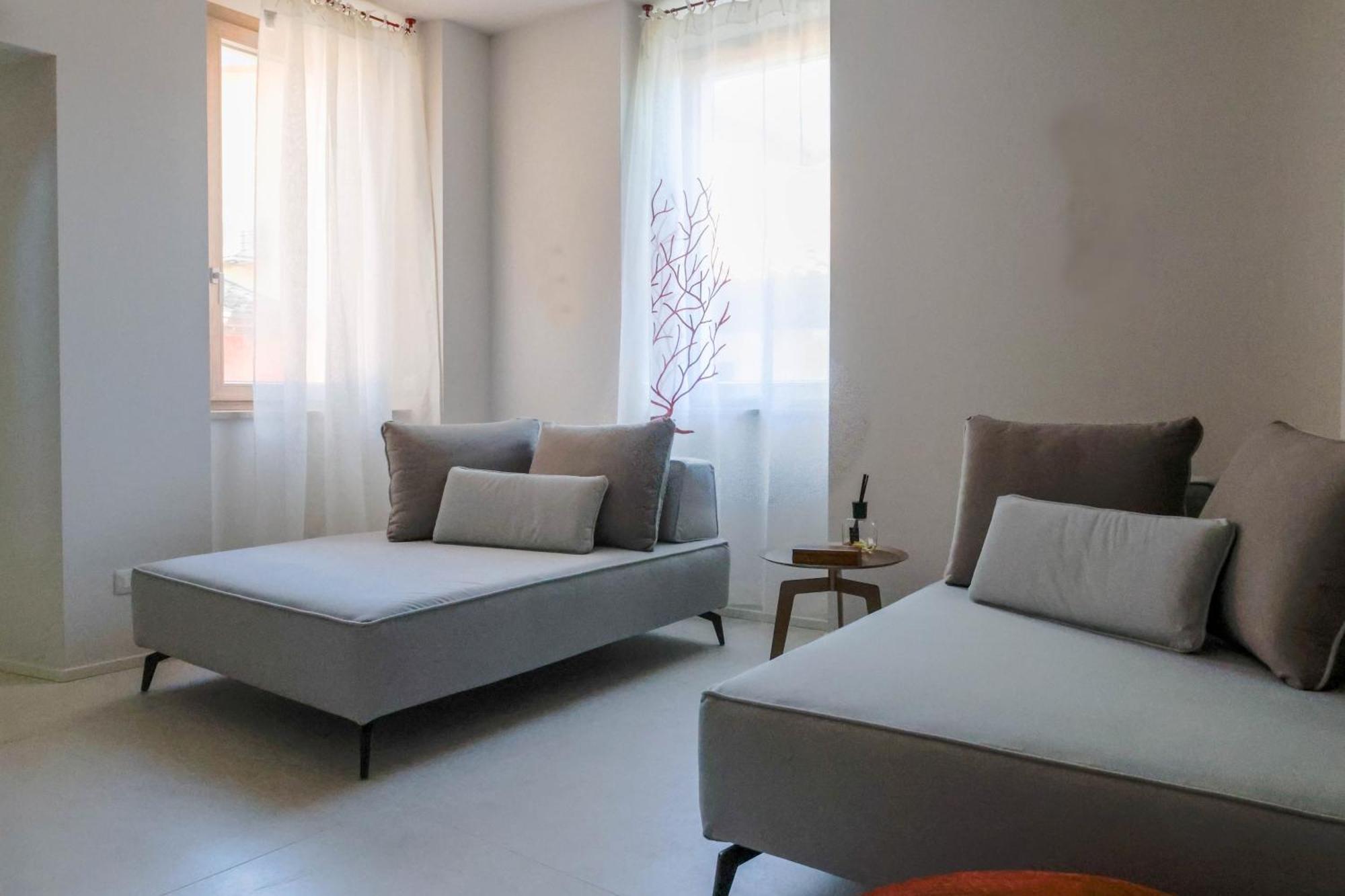 Vicolo Dei Signori Apartment Desenzano del Garda Bagian luar foto