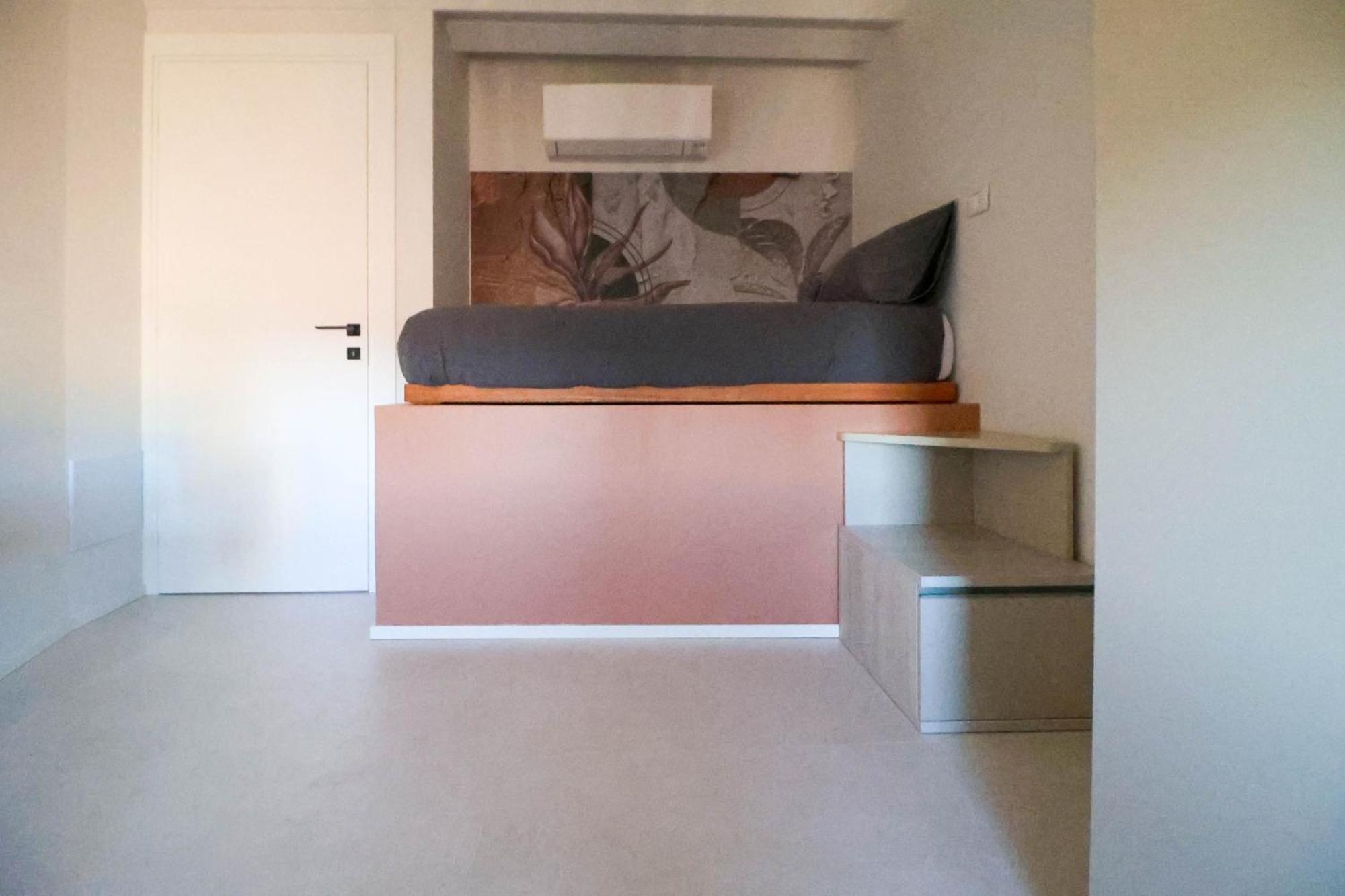 Vicolo Dei Signori Apartment Desenzano del Garda Bagian luar foto