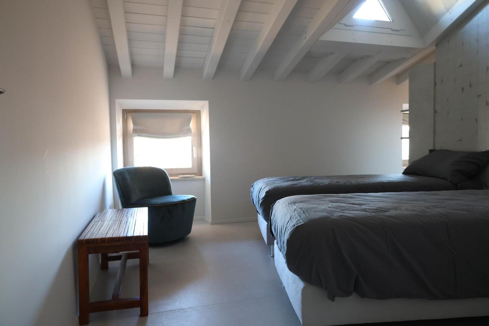 Vicolo Dei Signori Apartment Desenzano del Garda Bagian luar foto
