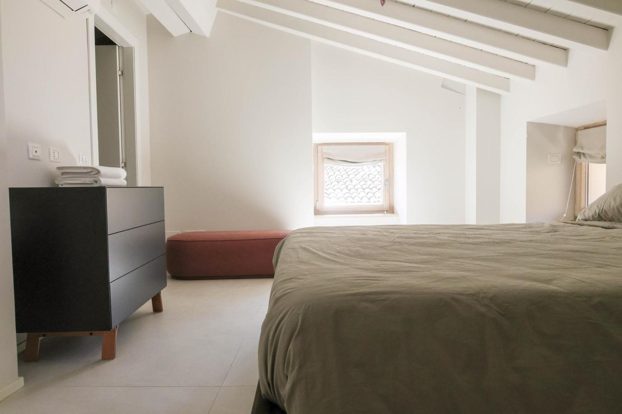 Vicolo Dei Signori Apartment Desenzano del Garda Bagian luar foto